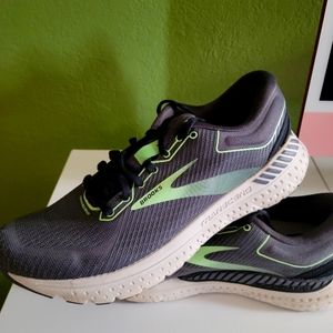 Brooks Transcend 7, Size 10 B